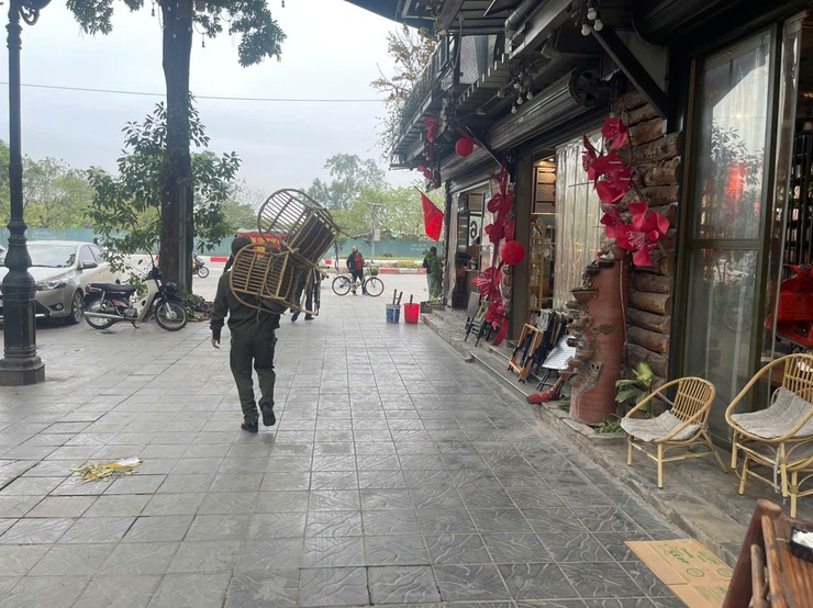 PHƯỜNG LONG BIÊN TĂNG CƯỜNG QUẢN LÝ TRẬT TỰ ĐÔ THỊ, VỆ SINH MÔI TRƯỜNG SAU TẾT NGUYÊN ĐÁN- Ảnh 1.