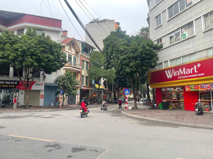 PHƯỜNG LONG BIÊN TĂNG CƯỜNG QUẢN LÝ TRẬT TỰ ĐÔ THỊ, VỆ SINH MÔI TRƯỜNG SAU TẾT NGUYÊN ĐÁN- Ảnh 3.