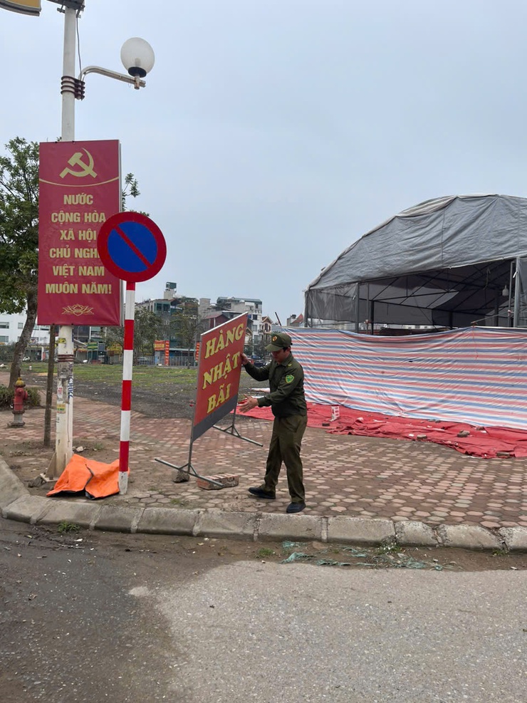 PHƯỜNG LONG BIÊN TĂNG CƯỜNG QUẢN LÝ TRẬT TỰ ĐÔ THỊ, VỆ SINH MÔI TRƯỜNG SAU TẾT NGUYÊN ĐÁN- Ảnh 2.