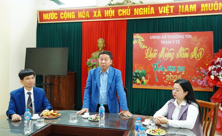 Lãnh đạo xã Thường Tín chúc mừng ngày Thầy thuốc Việt Nam- Ảnh 3.