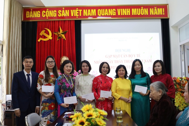 Trạm Y tế phường Xuân Đỉnh gặp mặt kỉ niệm 71 năm Ngày Thầy thuốc Việt Nam&nbsp;(27/2/1955 – 27/2/2026)- Ảnh 5.