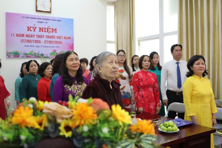 Trạm Y tế phường Xuân Đỉnh gặp mặt kỉ niệm 71 năm Ngày Thầy thuốc Việt Nam&nbsp;(27/2/1955 – 27/2/2026)- Ảnh 3.