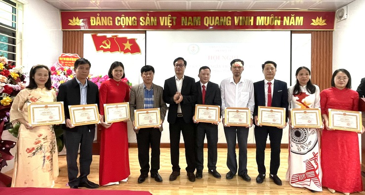 KỶ NIỆM 71 NĂM NGÀY THẦY THUỐC VIỆT NAM (27/02/1955 – 27/02/2026) VÀ BIỂU DƯƠNG CÁC TẬP THỂ, CÁ NHÂN TIÊU BIỂU TRONG CÔNG TÁC CHĂM SÓC SỨC KHỎE NHÂN DÂN.- Ảnh 5.