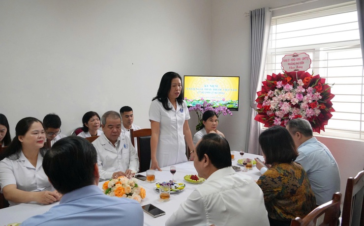 Phường Phú Diễn chúc mừng Ngày Thầy thuốc Việt Nam 27-02, nhấn mạnh trách nhiệm y tế cơ sở trong bảo vệ sức khỏe nhân dân- Ảnh 5.