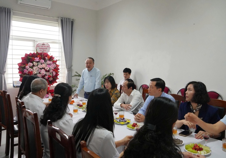 Phường Phú Diễn chúc mừng Ngày Thầy thuốc Việt Nam 27-02, nhấn mạnh trách nhiệm y tế cơ sở trong bảo vệ sức khỏe nhân dân- Ảnh 6.