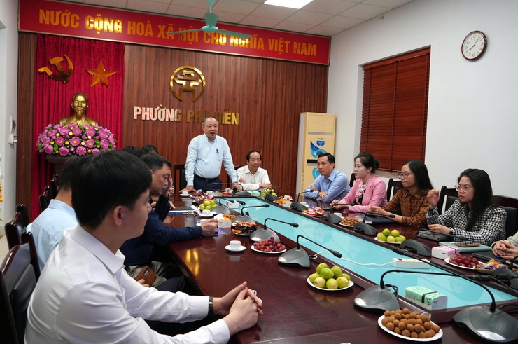 Phường Phú Diễn chúc mừng Ngày Thầy thuốc Việt Nam 27-02, nhấn mạnh trách nhiệm y tế cơ sở trong bảo vệ sức khỏe nhân dân- Ảnh 4.