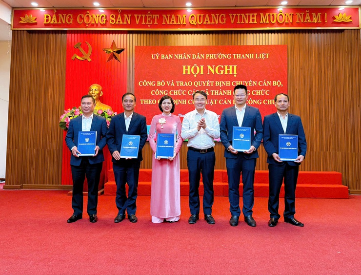 Phường Thanh Liệt công bố quyết định chuyển 29 cán bộ, công chức cấp xã thành công chức- Ảnh 3.