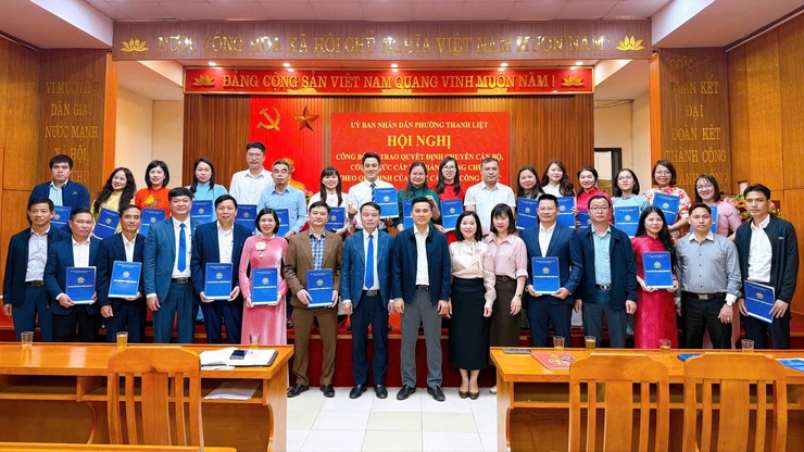 Phường Thanh Liệt công bố quyết định chuyển 29 cán bộ, công chức cấp xã thành công chức- Ảnh 9.