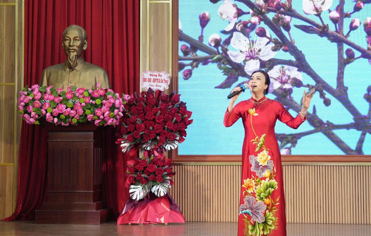 Bát Tràng tri ân những "chiến sĩ áo trắng" vì sức khỏe Nhân dân- Ảnh 4.