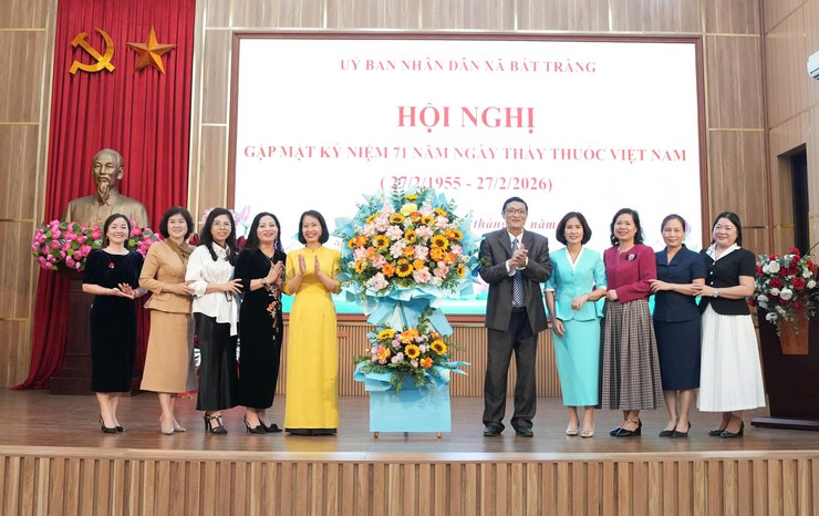 Bát Tràng tri ân những "chiến sĩ áo trắng" vì sức khỏe Nhân dân- Ảnh 9.