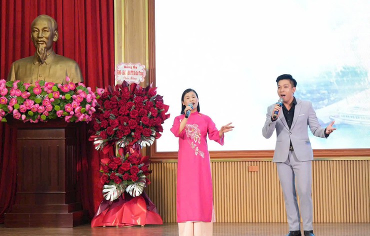 Bát Tràng tri ân những "chiến sĩ áo trắng" vì sức khỏe Nhân dân- Ảnh 3.