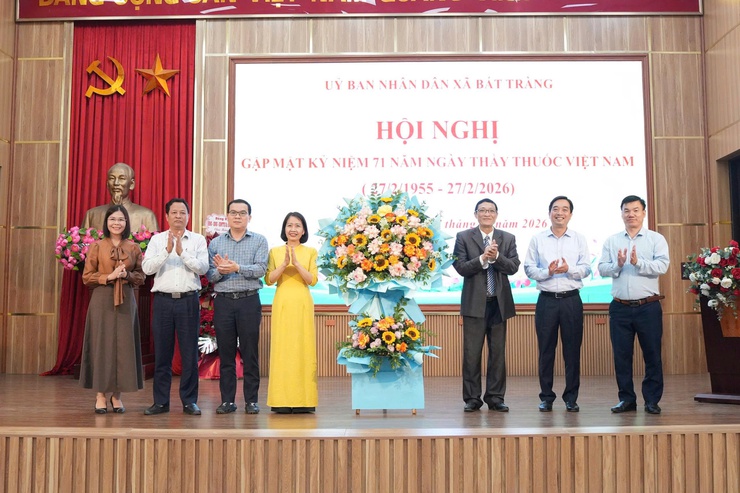 Bát Tràng tri ân những "chiến sĩ áo trắng" vì sức khỏe Nhân dân- Ảnh 8.