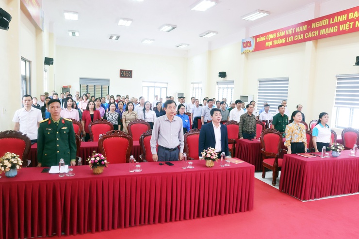 Hòa Phú: Lễ phát động phong trào toàn dân tham gia bảo vệ môi trường, thi đua xây dựng địa bàn “Sáng – Xanh – Sạch – Đẹp”- Ảnh 1.