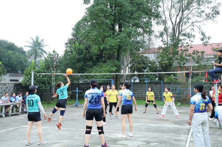 Sôi nổi giải bóng chuyền hơi mừng Đảng, mừng Xuân 2026 tại xã Xuân Mai- Ảnh 4.