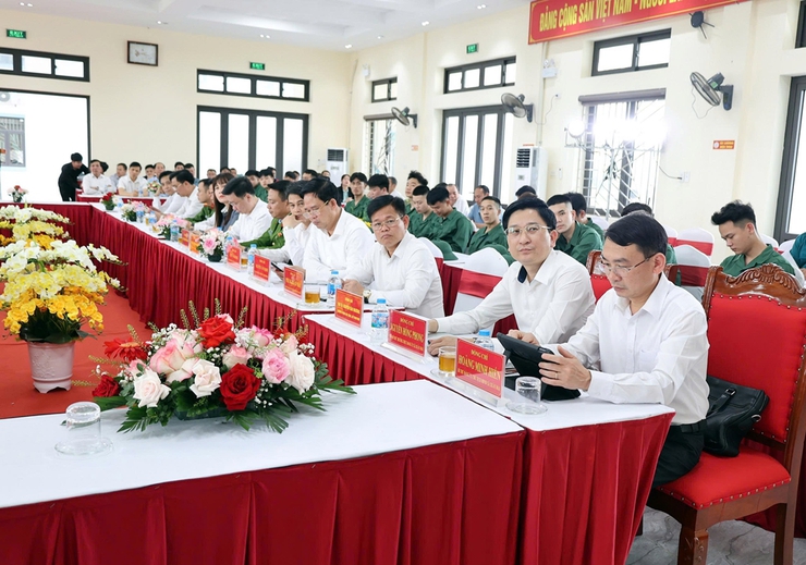 Xuân Mai gặp mặt, động viên công dân lên đường nhập ngũ, công dân thực hiện nghĩa vụ tham gia Công an nhân dân năm 2026- Ảnh 2.