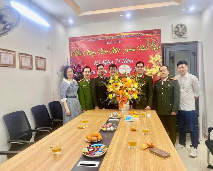 PHƯỜNG KIM LIÊN THĂM, CHÚC MỪNG TRẠM Y TẾ NHÂN 71 NĂM NGÀY THẦY THUỐC VIỆT NAM- Ảnh 3.