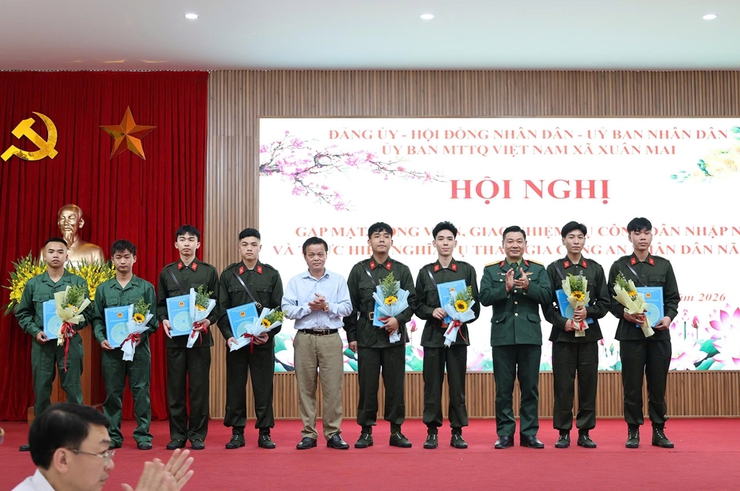 Xuân Mai gặp mặt, động viên công dân lên đường nhập ngũ, công dân thực hiện nghĩa vụ tham gia Công an nhân dân năm 2026- Ảnh 9.