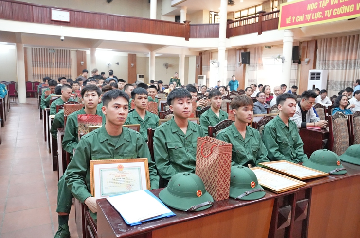 PHƯỜNG SƠN TÂY GẶP MẶT, ĐỘNG VIÊN CÔNG DÂN LÊN ĐƯỜNG NHẬP NGŨ- Ảnh 2.