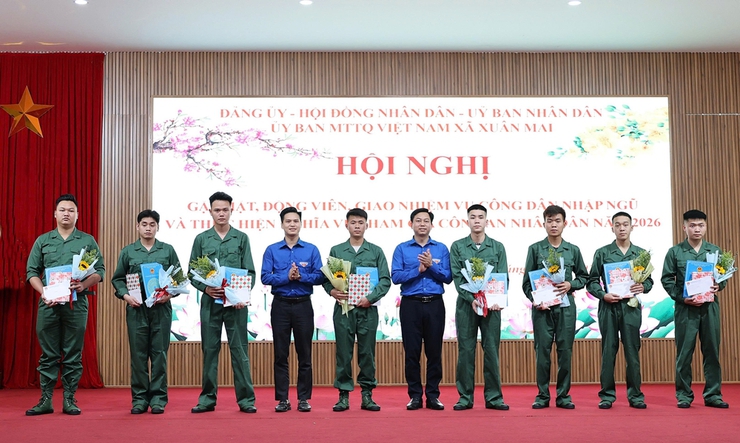 Xuân Mai gặp mặt, động viên công dân lên đường nhập ngũ, công dân thực hiện nghĩa vụ tham gia Công an nhân dân năm 2026- Ảnh 11.