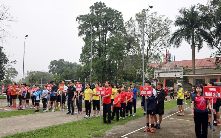 Sôi nổi giải bóng chuyền hơi mừng Đảng, mừng Xuân 2026 tại xã Xuân Mai- Ảnh 2.