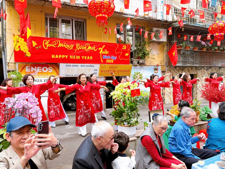 Tổ dân phố số 4, Thanh Xuân Nam rộn ràng Hội hoa mừng Đảng, mừng Xuân- Ảnh 5.