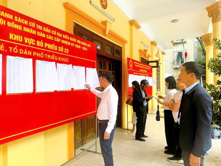 Lãnh đạo phường Thanh Liệt kiểm tra công tác chuẩn bị bầu cử - Ảnh 1.