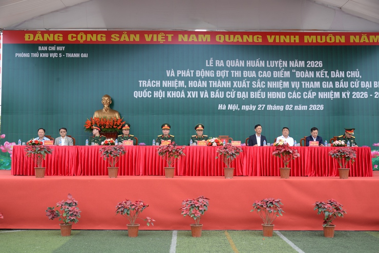 Lãnh đạo xã Quảng Bị tham quan mô hình học cụ huấn luyện tại Lễ ra quân huấn luyện năm 2026- Ảnh 2.