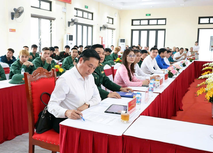 Xuân Mai gặp mặt, động viên công dân lên đường nhập ngũ, công dân thực hiện nghĩa vụ tham gia Công an nhân dân năm 2026- Ảnh 1.