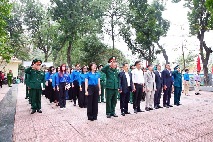 Phường Kim Liên tổ chức lễ kết nạp Đảng cho 04 quần chúng ưu tú trước khi lên đường thực hiện nghĩa vụ quân sự- Ảnh 6.