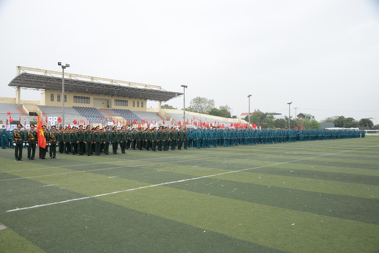 Lãnh đạo xã Quảng Bị tham quan mô hình học cụ huấn luyện tại Lễ ra quân huấn luyện năm 2026- Ảnh 3.