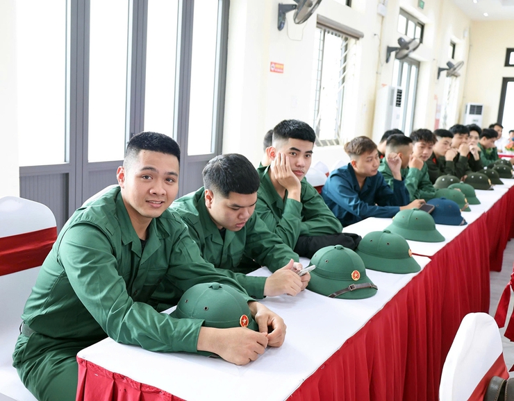 Xuân Mai gặp mặt, động viên công dân lên đường nhập ngũ, công dân thực hiện nghĩa vụ tham gia Công an nhân dân năm 2026- Ảnh 3.