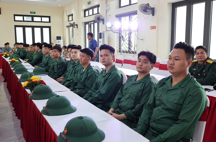 Xuân Mai gặp mặt, động viên công dân lên đường nhập ngũ, công dân thực hiện nghĩa vụ tham gia Công an nhân dân năm 2026- Ảnh 4.