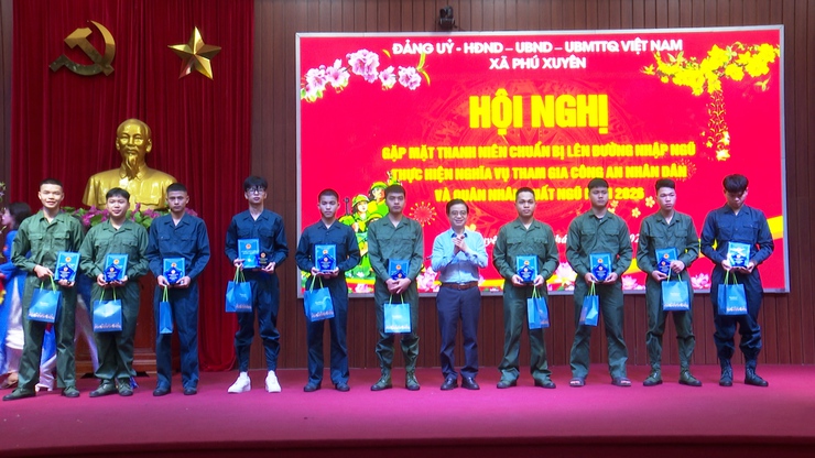 Xã Phú Xuyên gặp mặt thanh niên chuẩn bị lên đường nhập ngũ thực hiện nghĩa vụ tham gia Công an nhân dân và quân nhân xuất ngũ năm 2026- Ảnh 11.