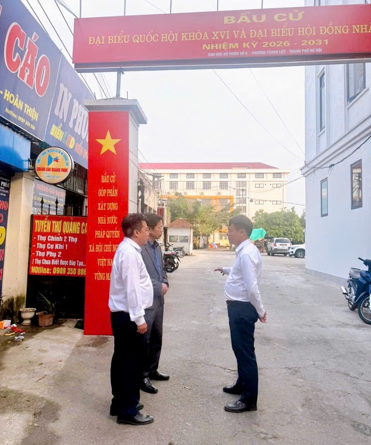 Lãnh đạo phường Thanh Liệt kiểm tra công tác chuẩn bị bầu cử - Ảnh 3.