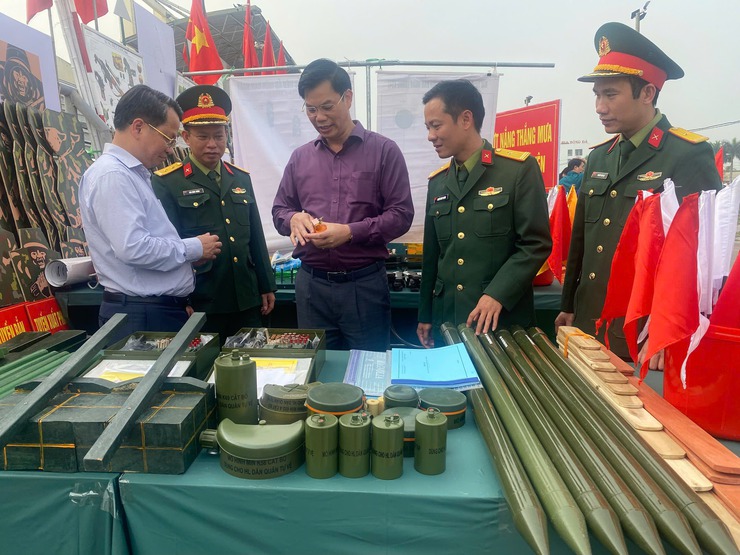 Lãnh đạo xã Quảng Bị tham quan mô hình học cụ huấn luyện tại Lễ ra quân huấn luyện năm 2026- Ảnh 8.