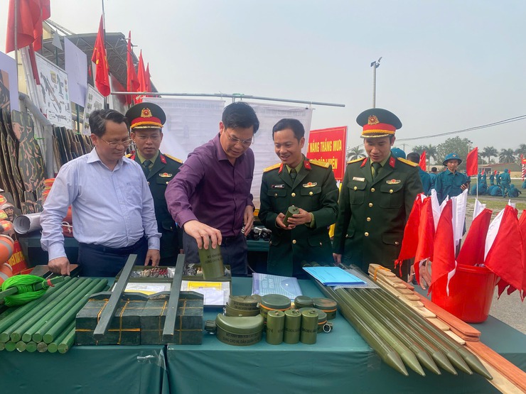 Lãnh đạo xã Quảng Bị tham quan mô hình học cụ huấn luyện tại Lễ ra quân huấn luyện năm 2026- Ảnh 6.