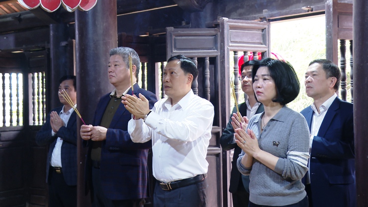 LÃNH ĐẠO TRUNG ƯƠNG VÀ THÀNH PHỐ DÂNG HƯƠNG, TRỒNG CÂY TẠI XÃ ỨNG HÒA.- Ảnh 1.