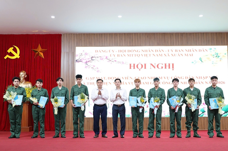 Xuân Mai gặp mặt, động viên công dân lên đường nhập ngũ, công dân thực hiện nghĩa vụ tham gia Công an nhân dân năm 2026- Ảnh 6.