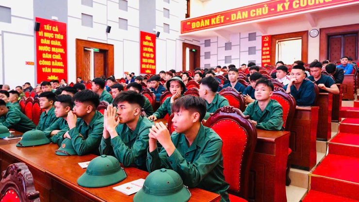 Xã Quang Minh gặp mặt, động viên công dân lên đường thực hiện nghĩa vụ quân sự và nghĩa vụ tham gia Công an nhân dân năm 2026- Ảnh 2.