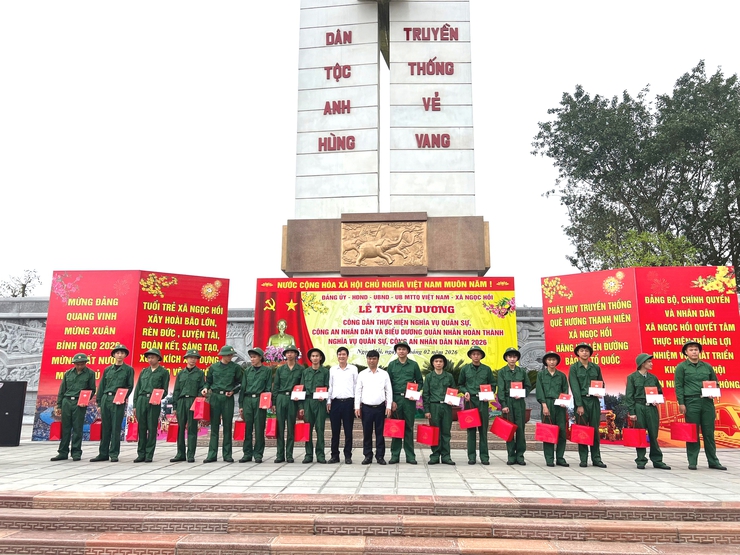 Lễ tuyên dương công dân thực hiện nghĩa vụ Quân sự, Công an nhân dân và biểu dương quân nhân hoàn thành nghĩa vụ năm 2026: Sự tiếp nối truyền thống và khẳng định trách nhiệm công dân- Ảnh 8.