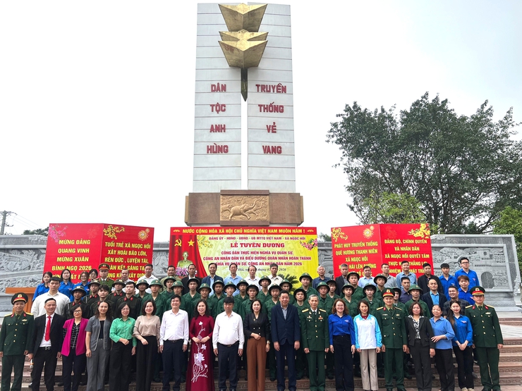 Lễ tuyên dương công dân thực hiện nghĩa vụ Quân sự, Công an nhân dân và biểu dương quân nhân hoàn thành nghĩa vụ năm 2026: Sự tiếp nối truyền thống và khẳng định trách nhiệm công dân- Ảnh 11.