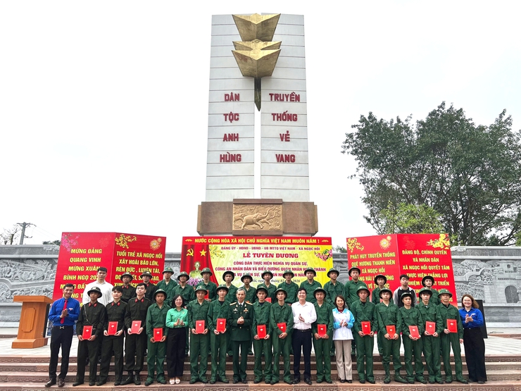 Lễ tuyên dương công dân thực hiện nghĩa vụ Quân sự, Công an nhân dân và biểu dương quân nhân hoàn thành nghĩa vụ năm 2026: Sự tiếp nối truyền thống và khẳng định trách nhiệm công dân- Ảnh 12.