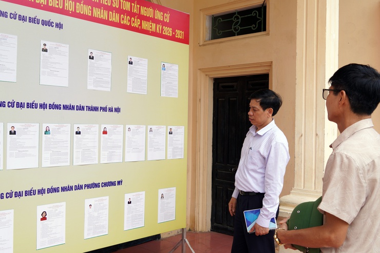 Đồng chí Vũ Ngọc Hòa, Phó Bí thư Thường trực Đảng ủy phường kiểm tra các khu vực bỏ phiếu bầu cử đại biểu Quốc hội Việt Nam khóa XVI và đại biểu HĐND các cấp nhiệm kỳ 2026 – 2031- Ảnh 8.