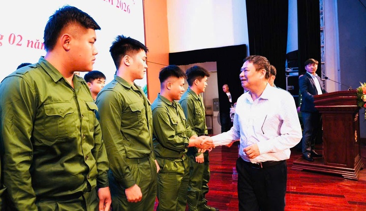 PHÁT HUY TRÁCH NHIỆM CỦA CÁC TỔ CHỨC CHÍNH TRỊ -XÃ HỘI TRONG CÔNG TÁC ĐỘNG VIÊN CÔNG DÂN THỰC HIỆN NGHĨA VỤ QUÂN SỰ VÀ NGHĨA VỤ CÔNG AN NHÂN DÂN TẠI XÃ QUANG MINH- Ảnh 1.