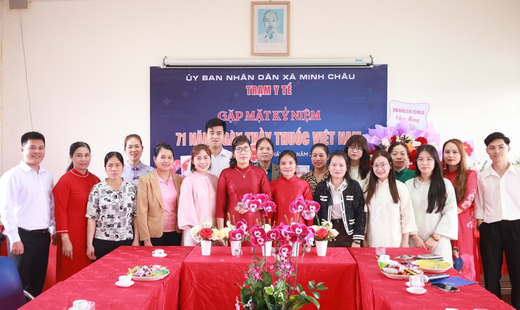 Trạm y tế xã Minh Châu tổ chức kỷ niệm 71 năm Ngày Thầy thuốc Việt Nam.- Ảnh 5.