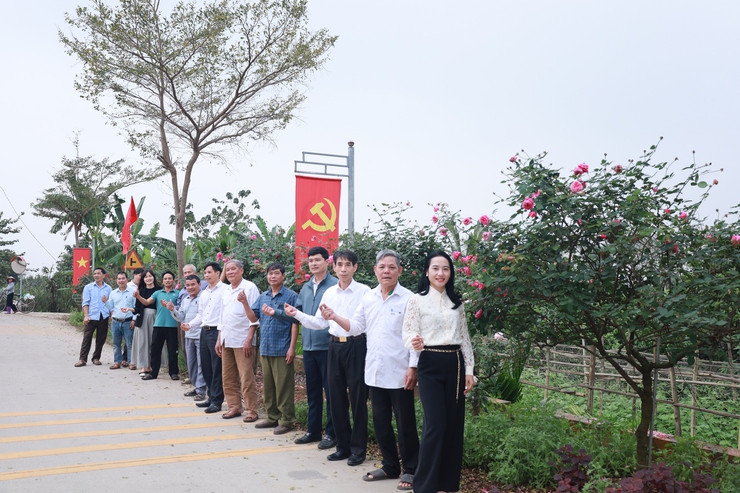 Ban Tổ chức cuộc thi "Xanh thôn – Sạch ngõ – Đẹp điểm đến" xã Minh Châu tổ chức chấm điểm tháng 02/2026.- Ảnh 3.