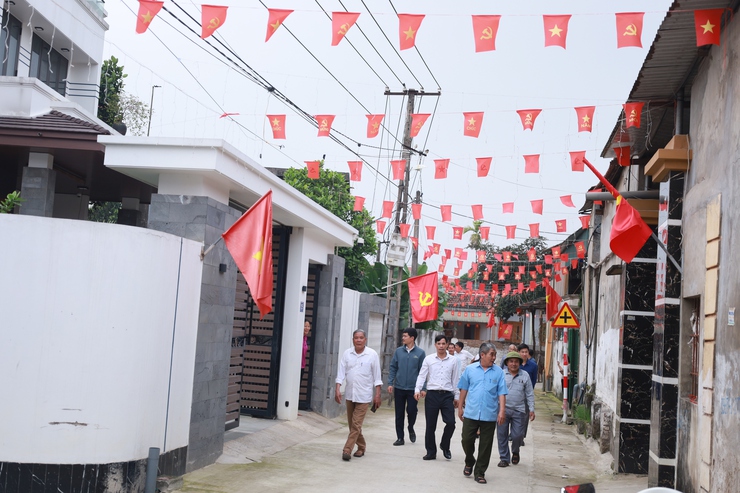 Ban Tổ chức cuộc thi "Xanh thôn – Sạch ngõ – Đẹp điểm đến" xã Minh Châu tổ chức chấm điểm tháng 02/2026.- Ảnh 5.