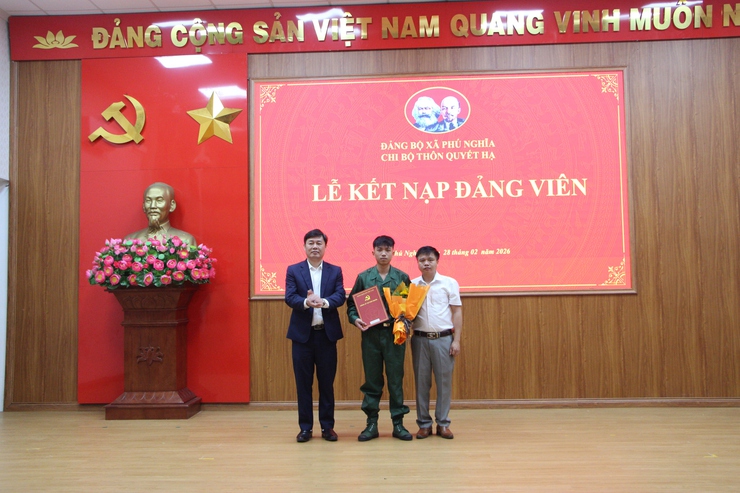 Xã Phú Nghĩa tổ chức Lễ kết nạp đảng viên cho tân binh lên đường nhập ngũ năm 2026- Ảnh 5.