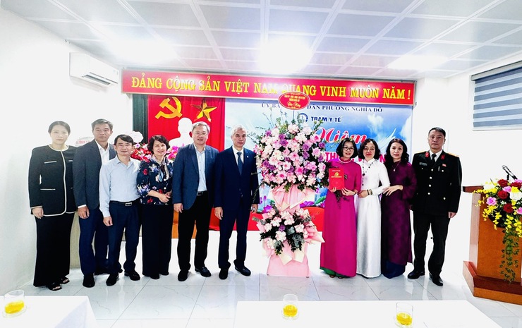 LÃNH ĐẠO PHƯỜNG NGHĨA ĐÔ THĂM, CHÚC MỪNG NGÀNH Y TẾ NHÂN NGÀY THẦY THUỐC VIỆT NAM 27/02- Ảnh 1.