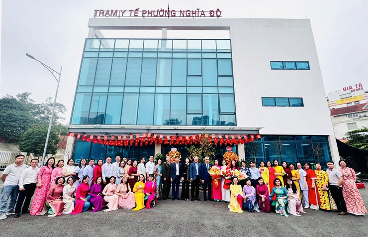 LÃNH ĐẠO PHƯỜNG NGHĨA ĐÔ THĂM, CHÚC MỪNG NGÀNH Y TẾ NHÂN NGÀY THẦY THUỐC VIỆT NAM 27/02- Ảnh 4.